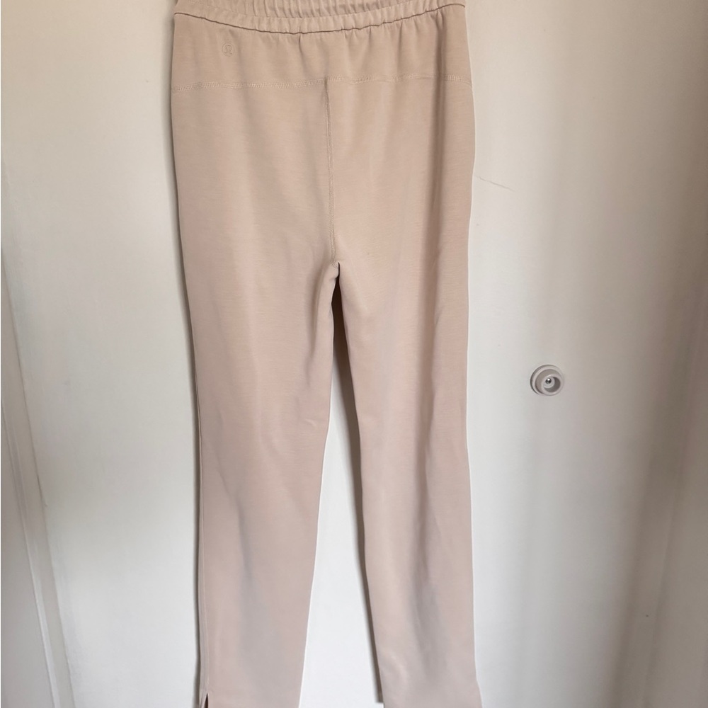 Lululemon Athletica Beige Elastic Waist Pants